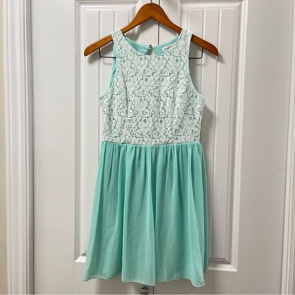 Emerald Sundae Junior’s Mint Seafoam Lace Dress - Picture 2 of 13
